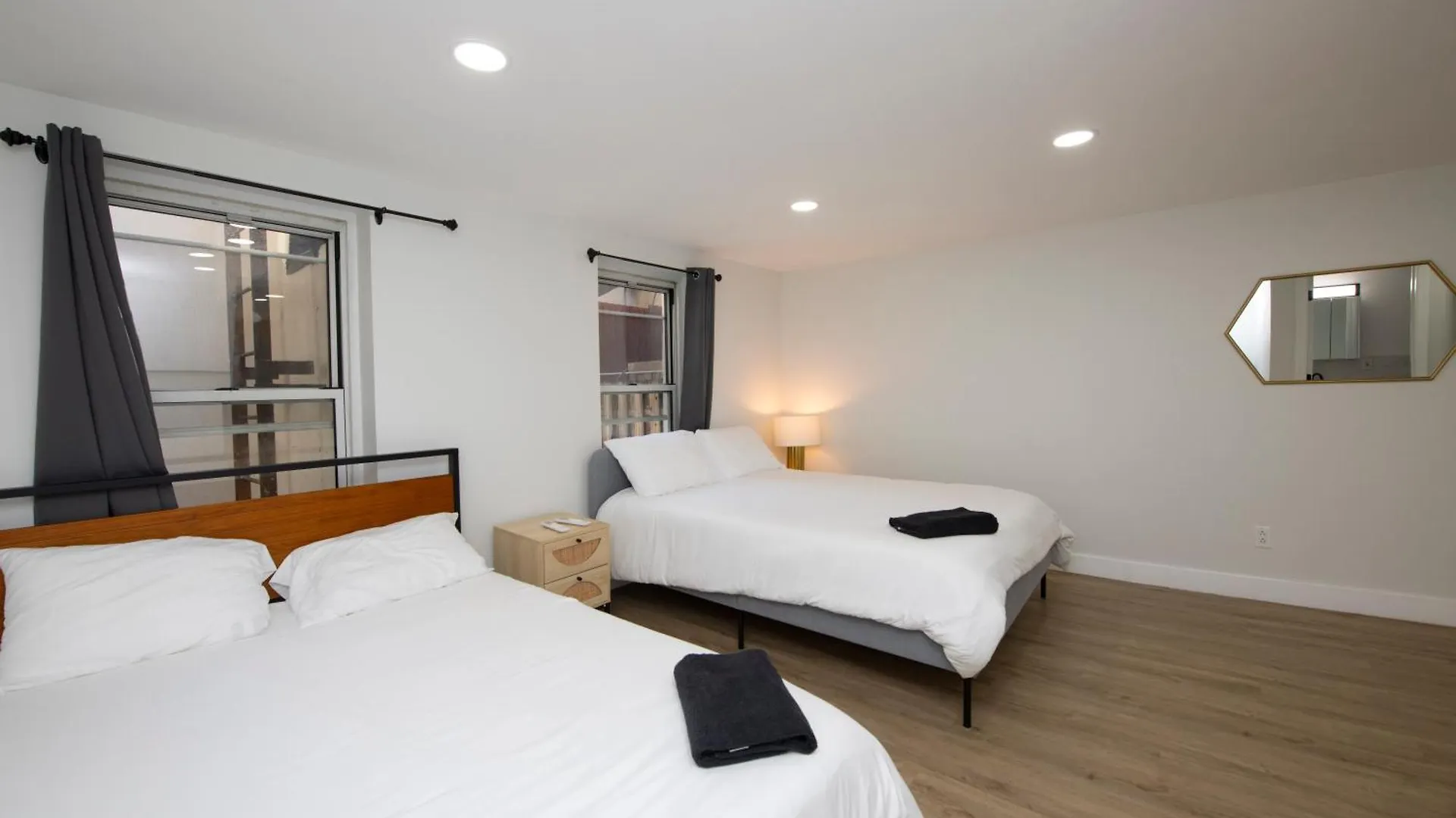 Sophisticated 4 Bedroom Duplex In The Heart Of Midtown New York 0*,