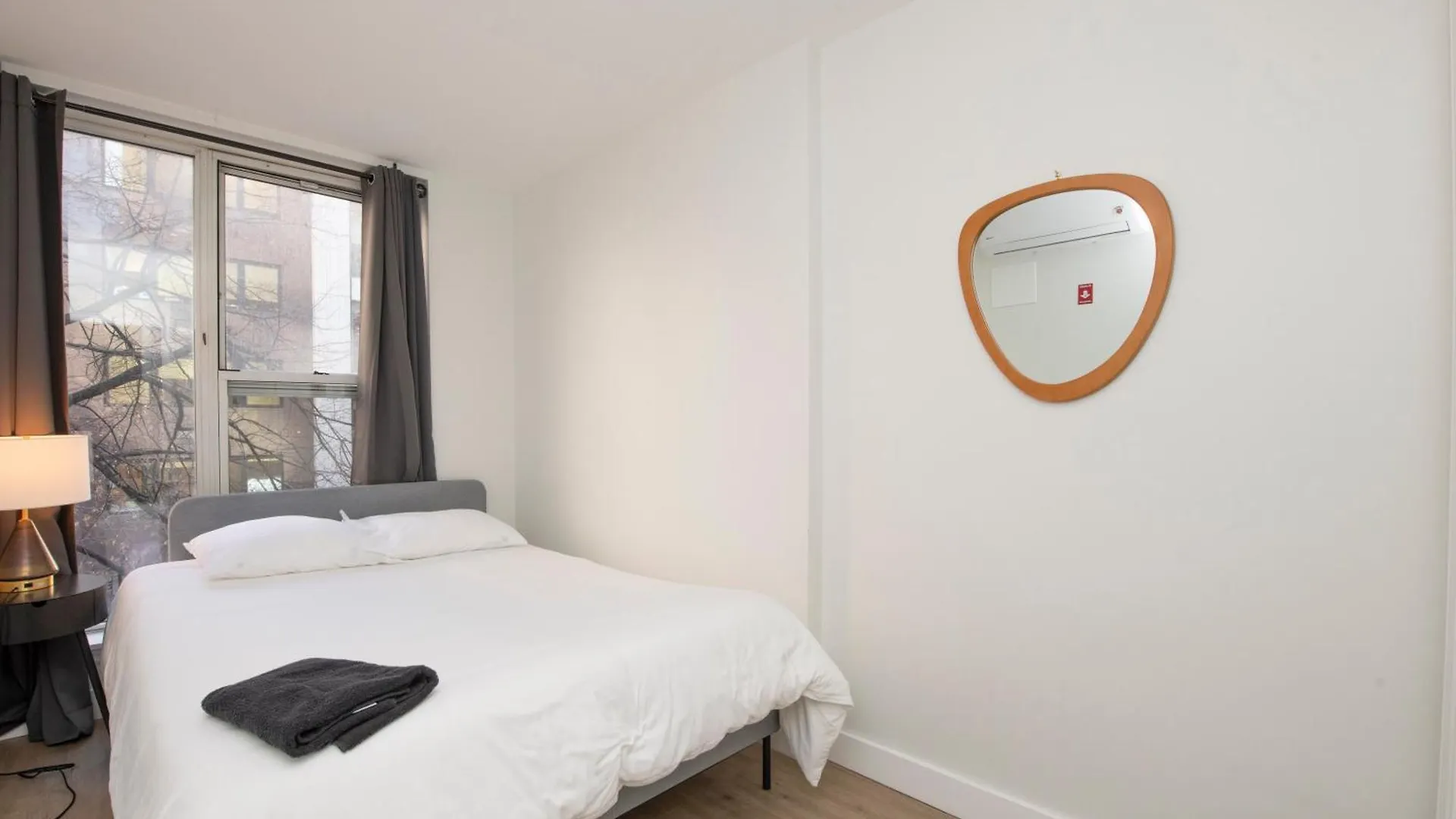 Sophisticated 4 Bedroom Duplex In The Heart Of Midtown 뉴욕 아파트