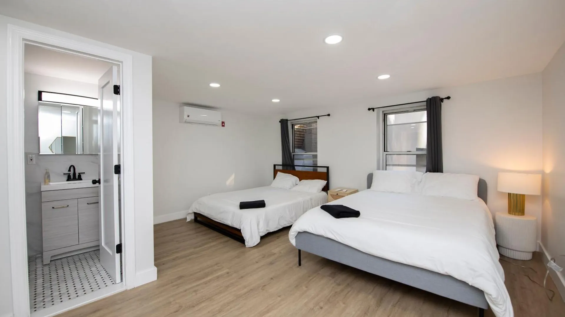Sophisticated 4 Bedroom Duplex In The Heart Of Midtown 뉴욕