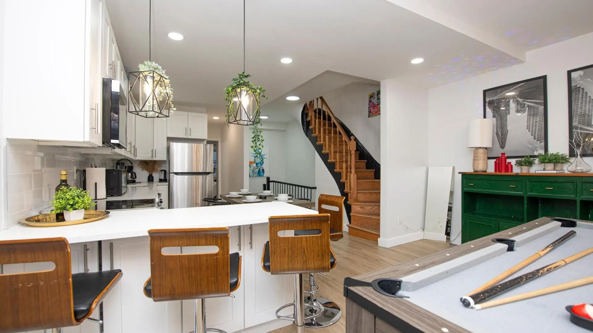 Sophisticated 4 Bedroom Duplex In The Heart Of Midtown New York