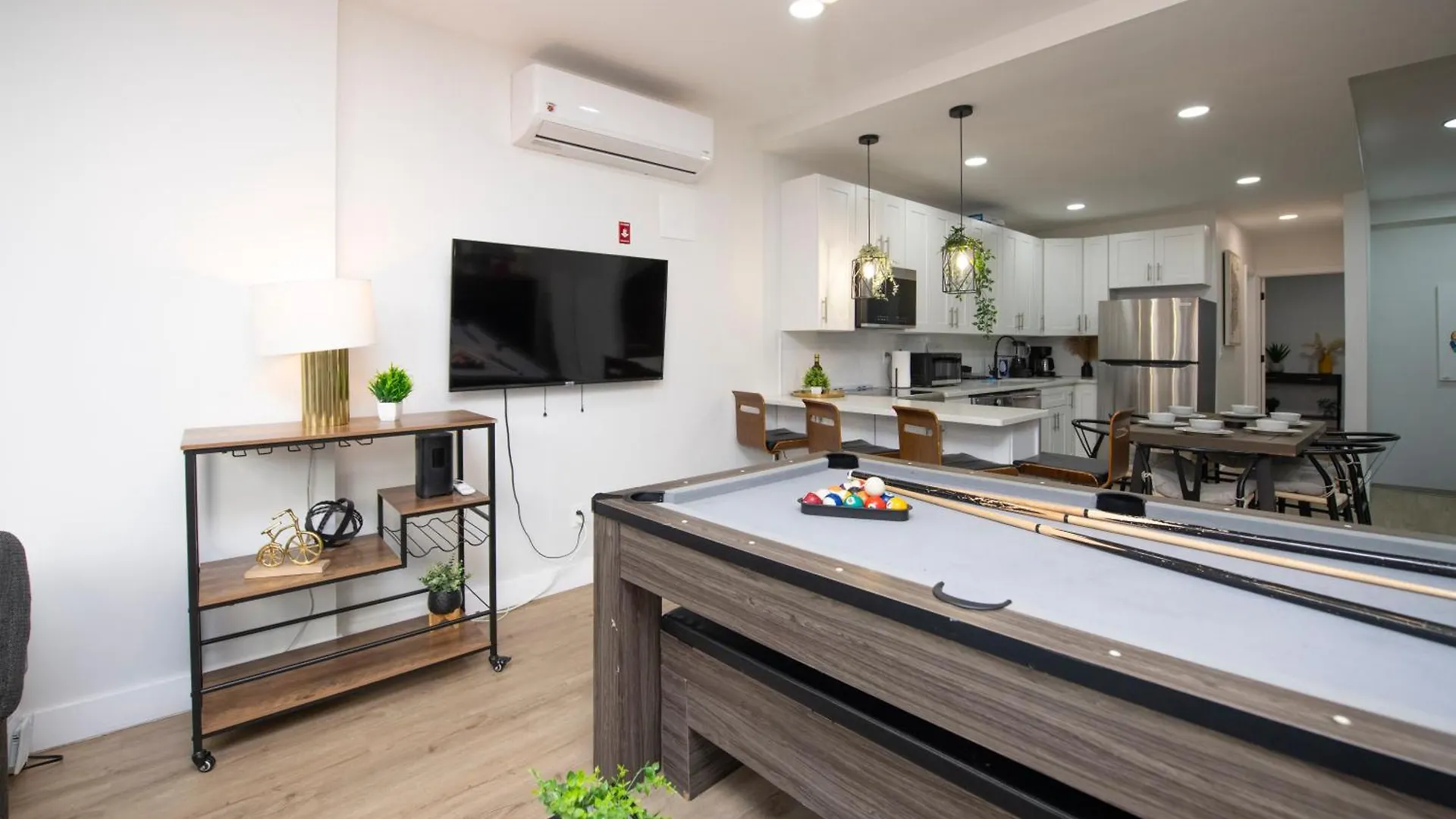 Sophisticated 4 Bedroom Duplex In The Heart Of Midtown New York